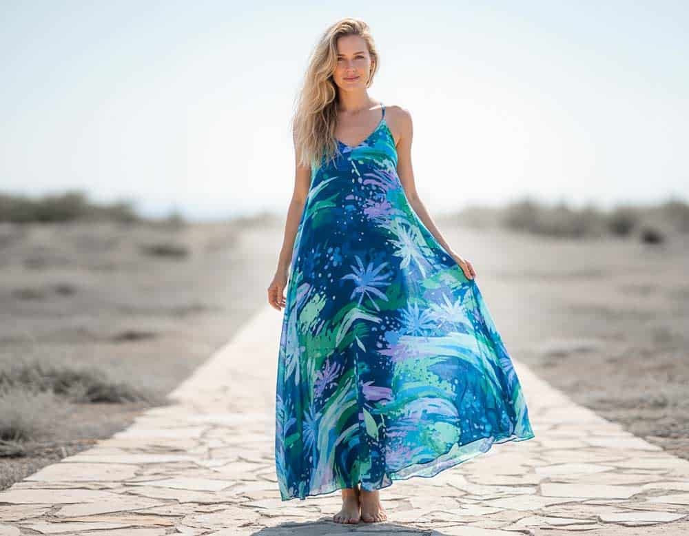 Sommerkleid in kühlen Farben