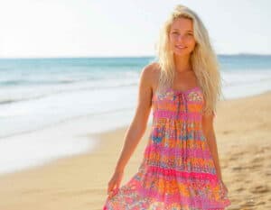 Mehr über den Artikel erfahren Strandkleid Bunt – Ihr Begleiter für den Strandurlaub