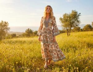 Mehr über den Artikel erfahren Boho Maxikleid langarm – Ihr femininer Look mit Freiheit